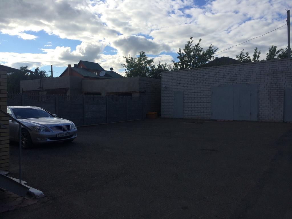 Altyn Adam Hotel Pavlodar Exterior foto